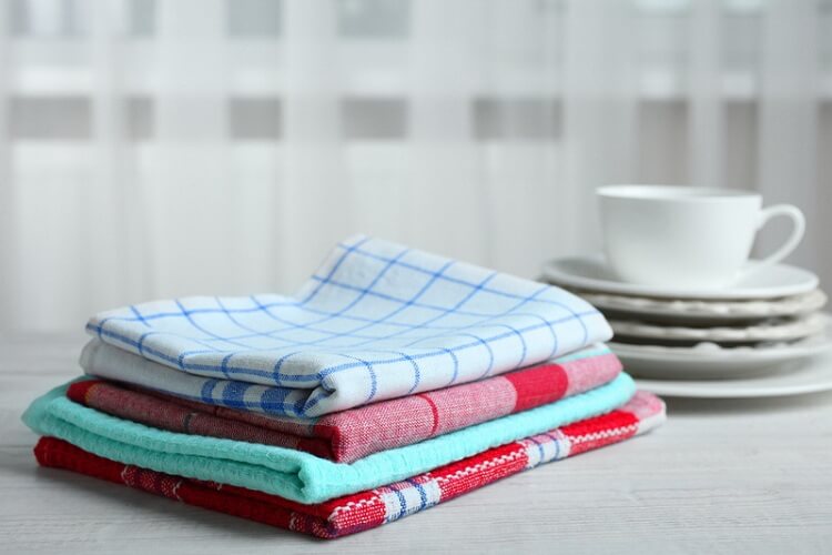 Как экономно обновить засаленные кухонные полотенца, чтобы вернулся магазинный вид