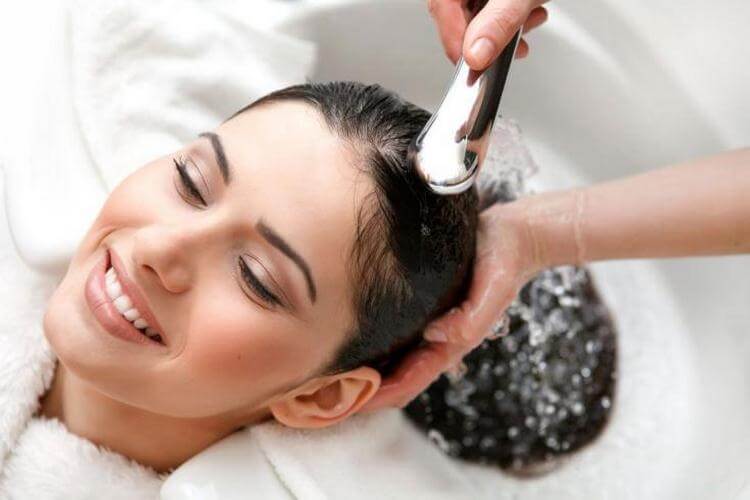 12 советов от трихолога: как следует мыть голову, чтобы волосы не теряли свой объём и блеск