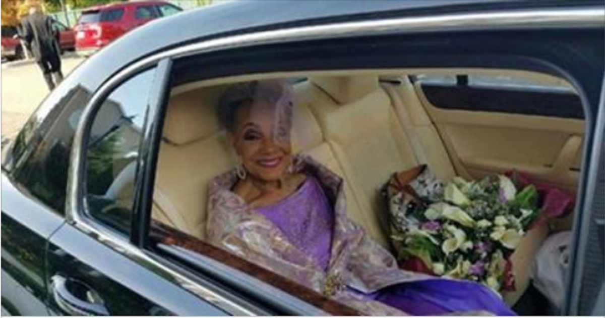 86-летняя невеста поразила гостей своим потрясающим свадебным платьем!
