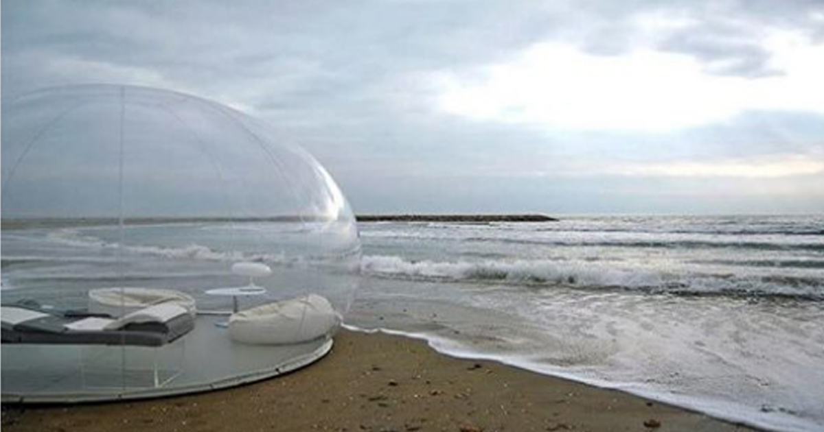 Прозрачная надувная палатка для любителей отдыха под звёздами
