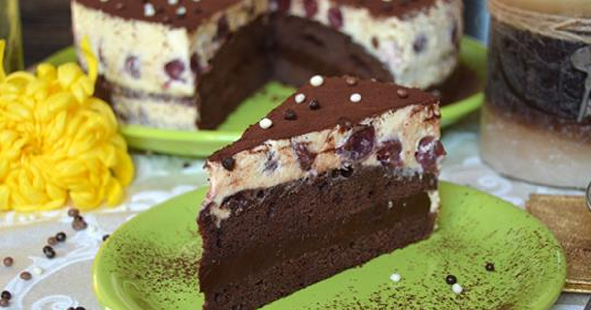 Вкуснейший торт с вишней и шоколадным муссом — праздник для истинных сладкоежек!