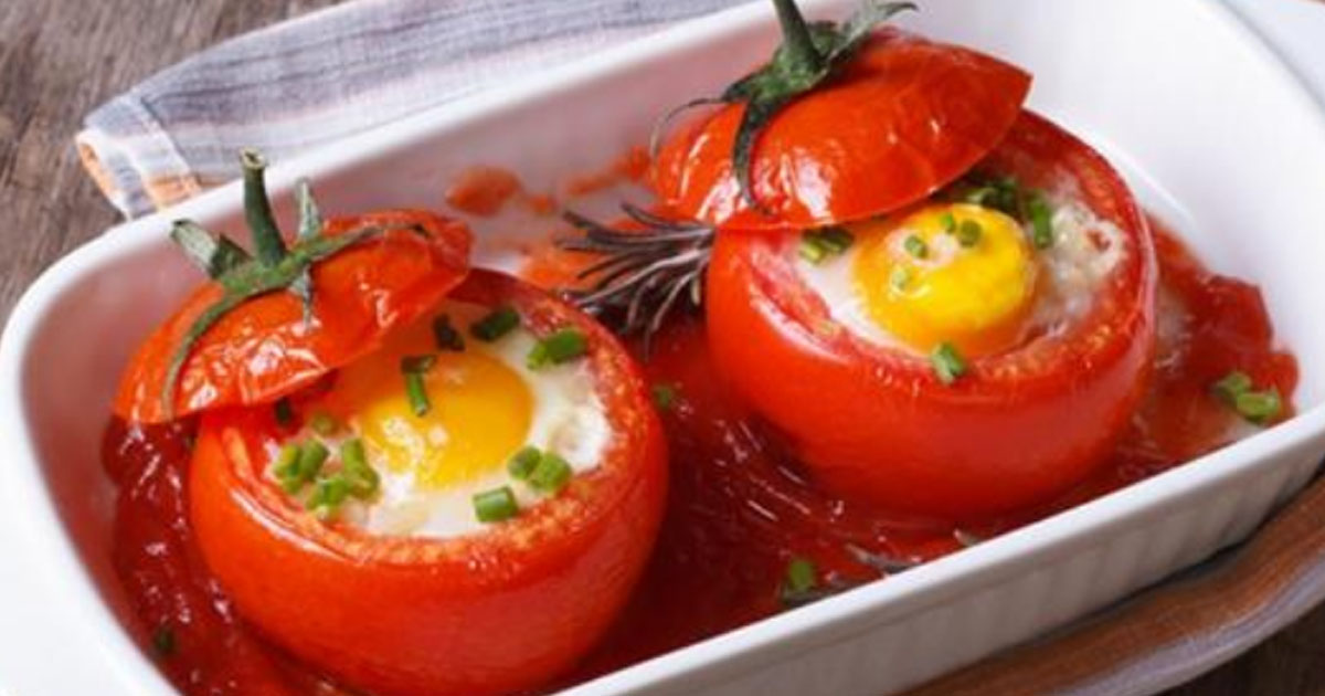 Яичница в помидоре: завтрак, от которого не откажутся даже дети!