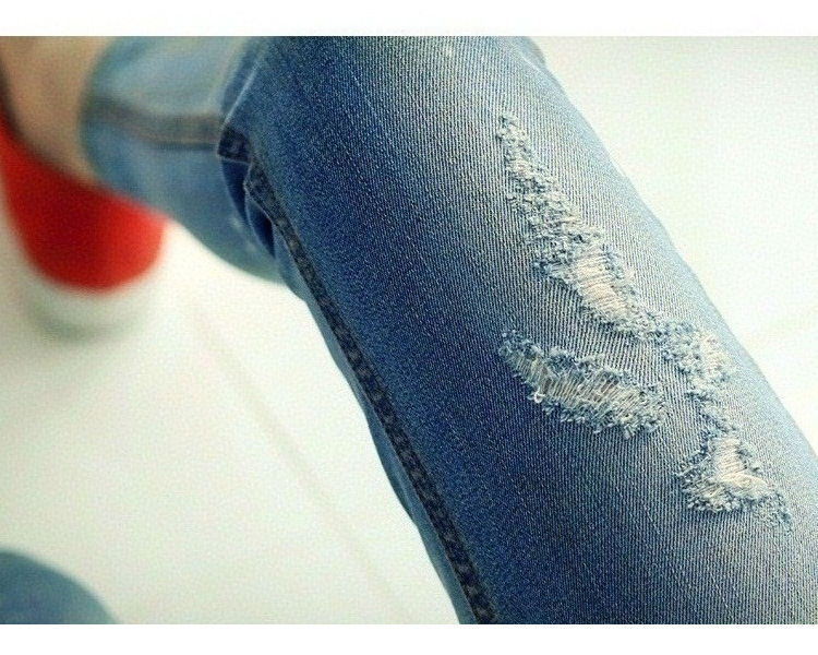 Дырка на джинсах – не повод выбрасывать их! 15 интересных идей для вдохновения