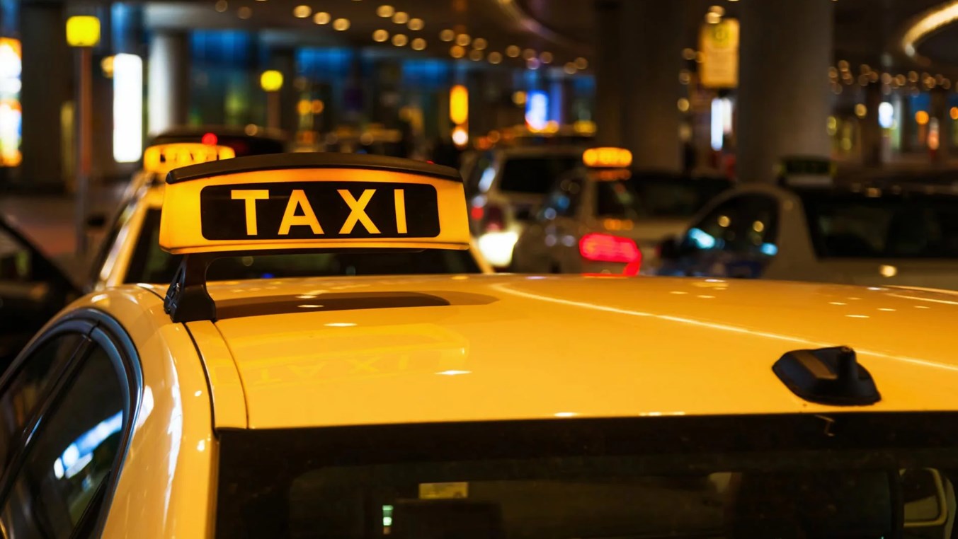 Как таксист «самую умную» клиентку проучил