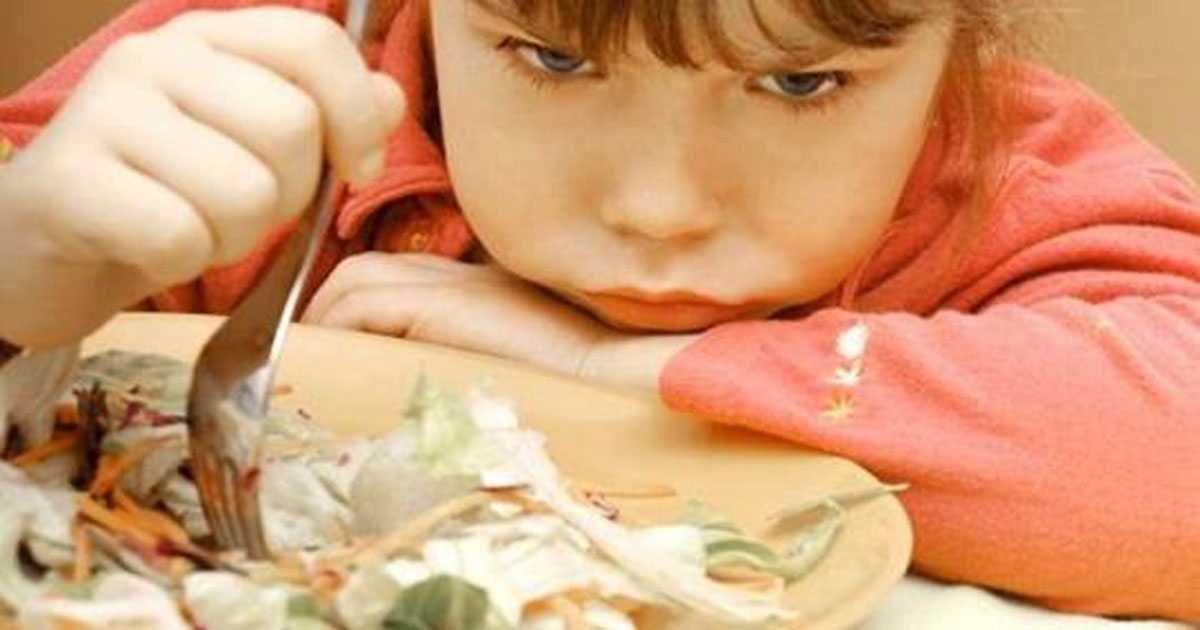 Насилие едой. Как не надо кормить ребенка