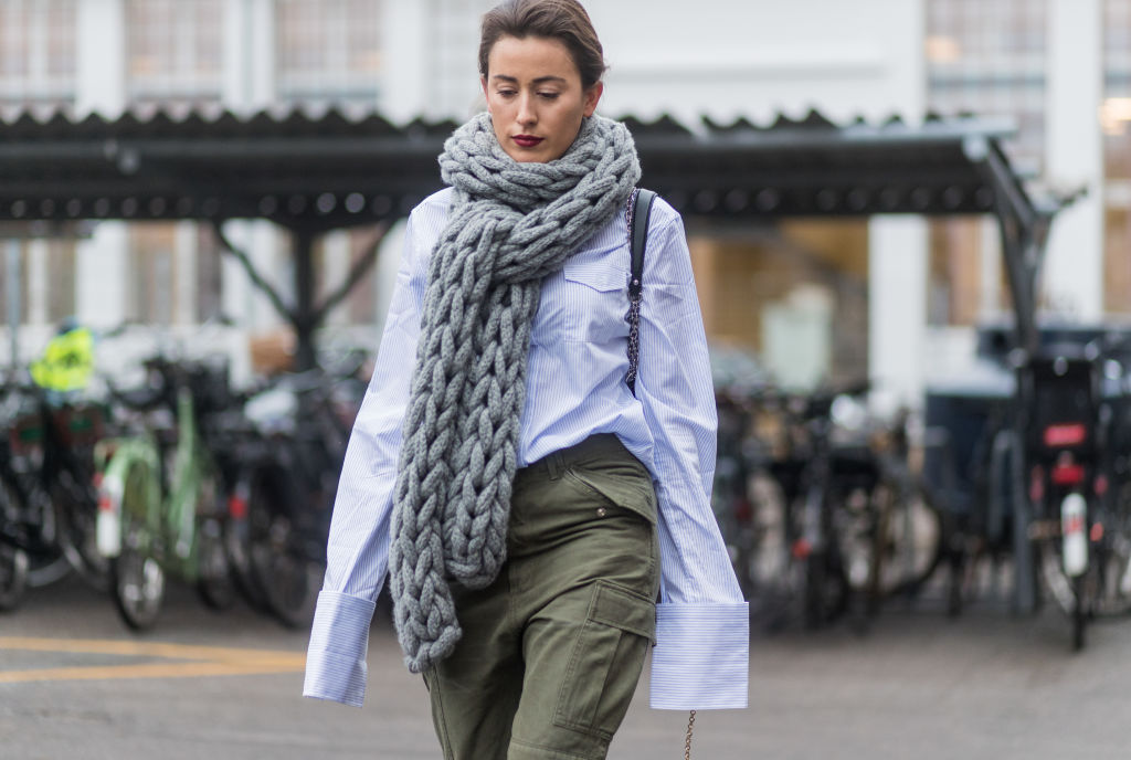 Как носить шарф осенью: 20 модных образов