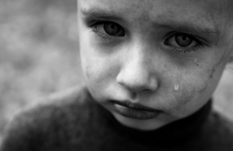 Каким образом дети скрывают свои обиды и слезы