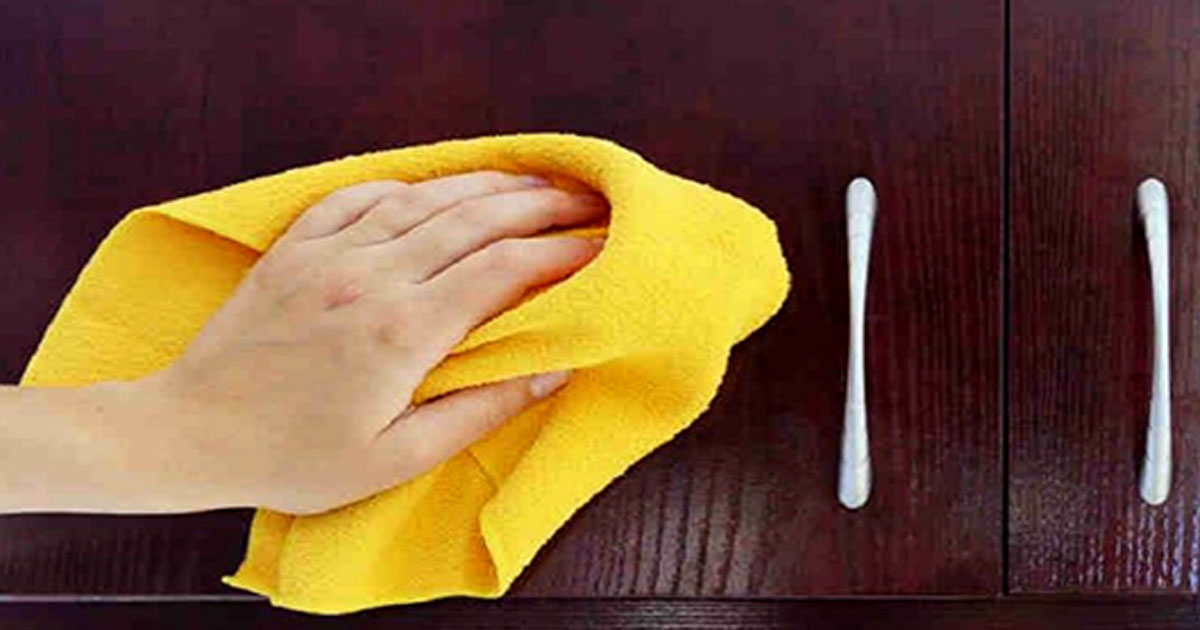 5 быстрых способов очистить кухонные шкафчики от жирного налета