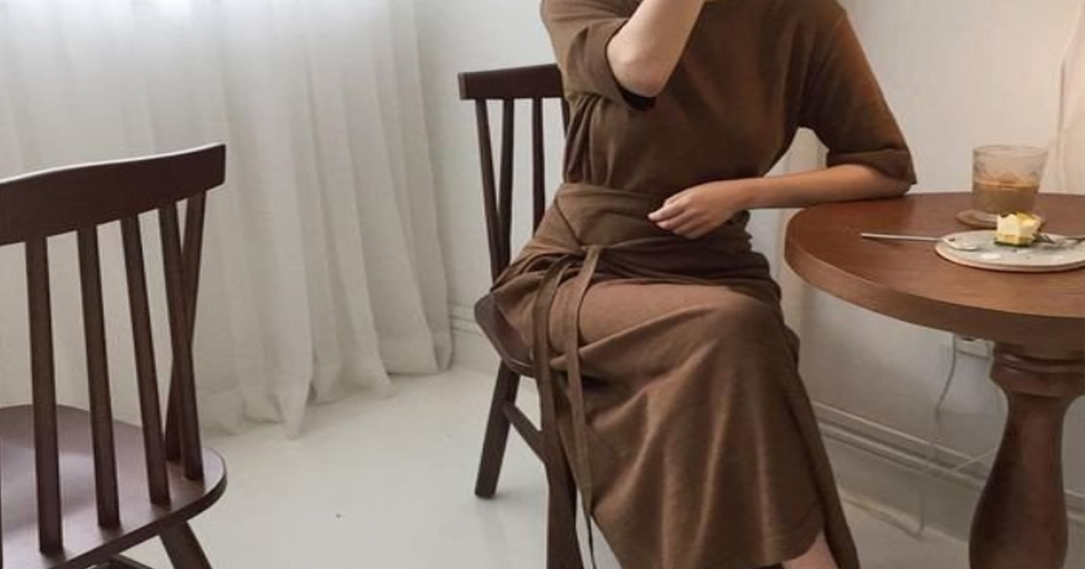 Простые формы: 10 модных платьев зимы для тех, кто ценит комфорт