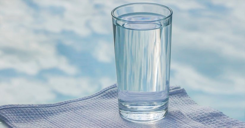 «Опусти стакан» — необычная притча о том, как надо относиться к проблемам