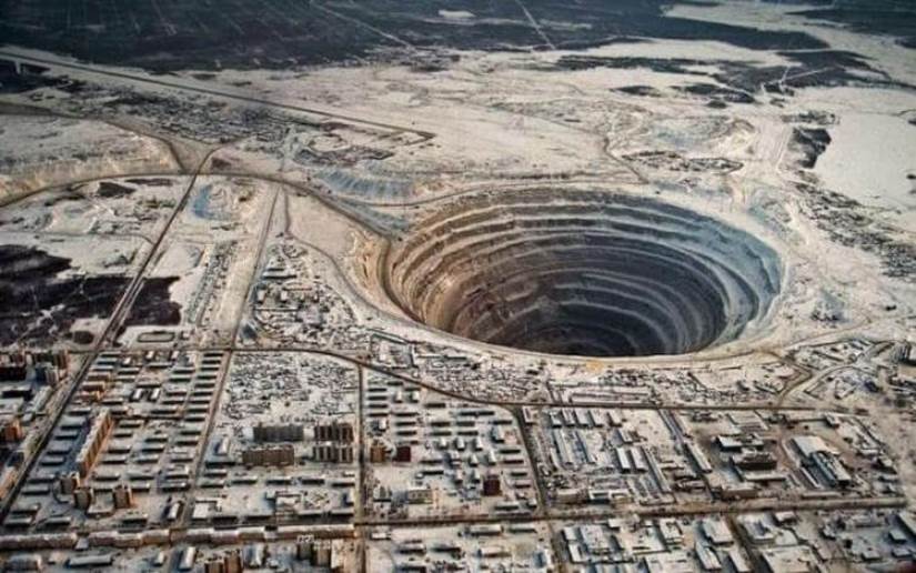 Самая огромная алмазная шахта в мире