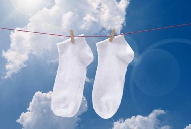2 домашних способа отбелить носки, майки и футболки