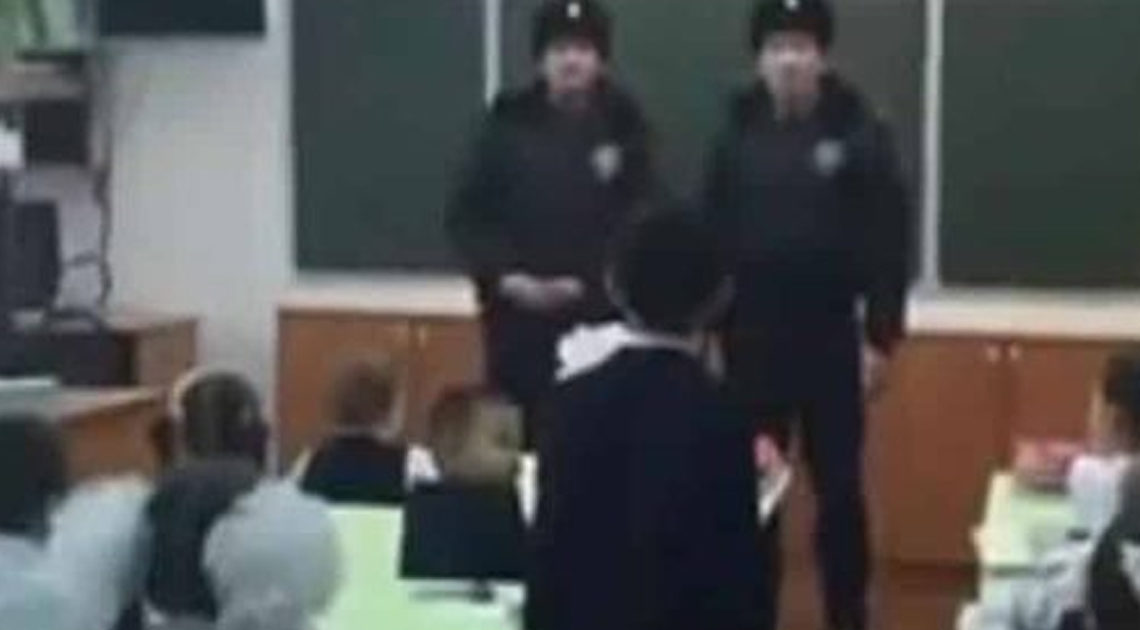 История о двух полицейских, которые пришли на урок в школу и были удивлены вопросом одного мальчика