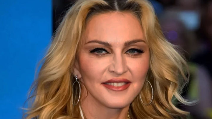 «Для 65 выглядит слишком молодо»: Мадонна похвасталась своей моложавой внешностью на честном снимке