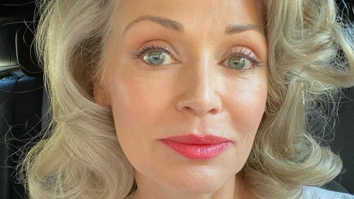 58-летняя модель показала, как должна выглядеть зрелая женщина в комплекте