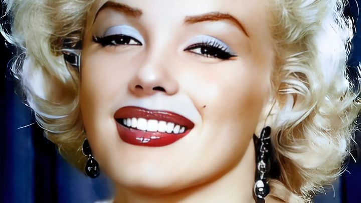 Семнадцать фото удивительной Мэрилин Монро на одном из пляжей Нью-Йорка в 1957 г.