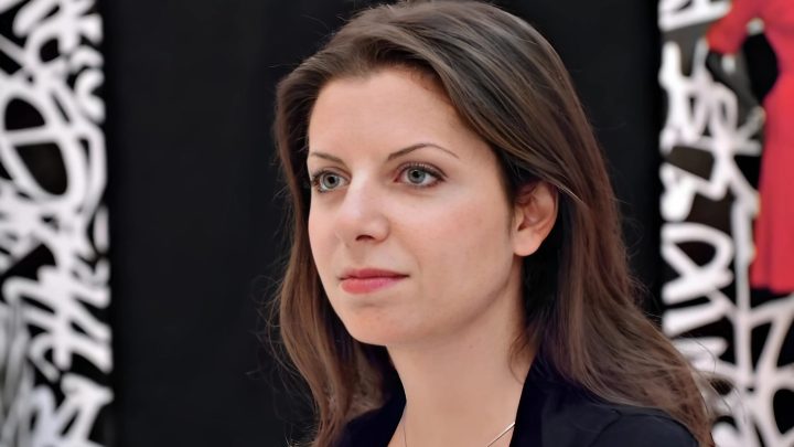 «Отсутствуют такт и душа». Симоньян не сдержалась, ответила на критику ее наряда