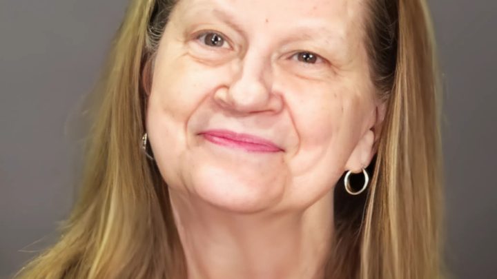 Одна прическа убрала 20 лет с лица 70-летней женщины. Фото до и после