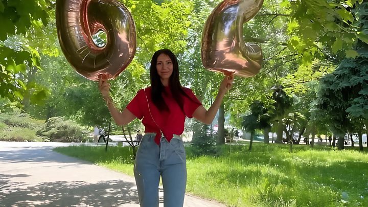 Сейчас она в возрасте 62 лет, но с виду ей не больше 30: великолепная женщина, которой удалось сохранить свою молодость