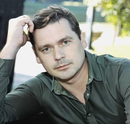 На экране — герой, а по жизни его считают подлецом. Причина разрыва Пашкова с супругой