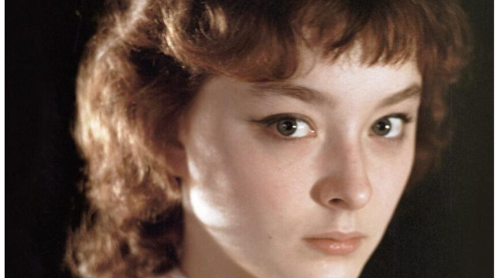 Отказывалась принимать свою внешность: вид 80-летней Анастасии Вертинской