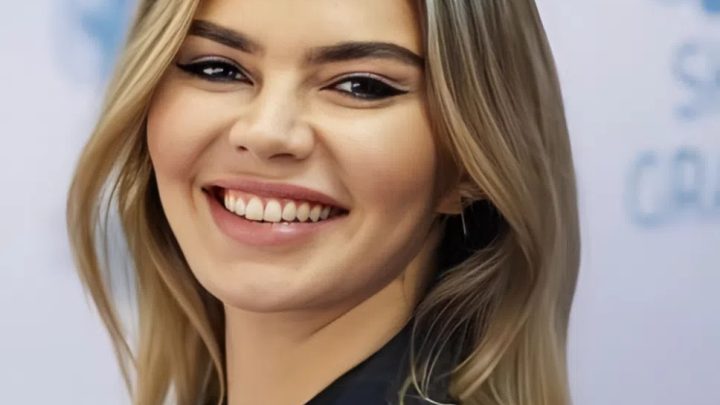 Кабаева явилась на мастер-класс в откровенном костюме: Образ спортсменки стал темой номер один