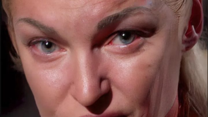 Волочкова вдрабадан напилась и в нетрезвом виде разделась в саду гостей