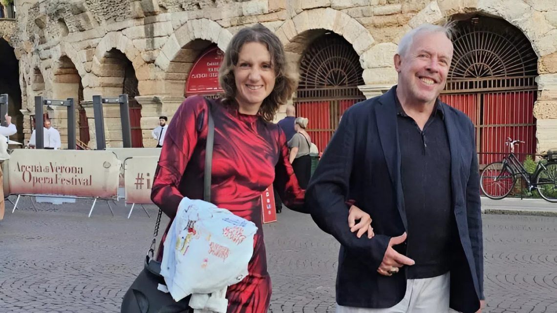 Стройная фигура, длинные ноги и откровенные шорты Кляйн вызывают не только восхищение ее физической формой в достаточно зрелом возрасте… Стройная фигура, длинные ноги и откровенные шорты Кляйн вызывают не только восхищение ее физической формой в достаточно зрелом возрасте…