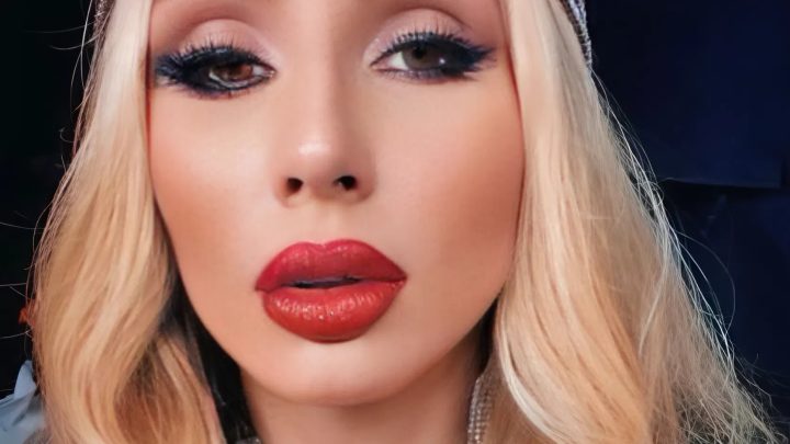 Совсем все плохо в чужой стороне? Костюм Лободы вызвал истерику у россиян Совсем все плохо в чужой стороне? Костюм Лободы вызвал истерику у россиян