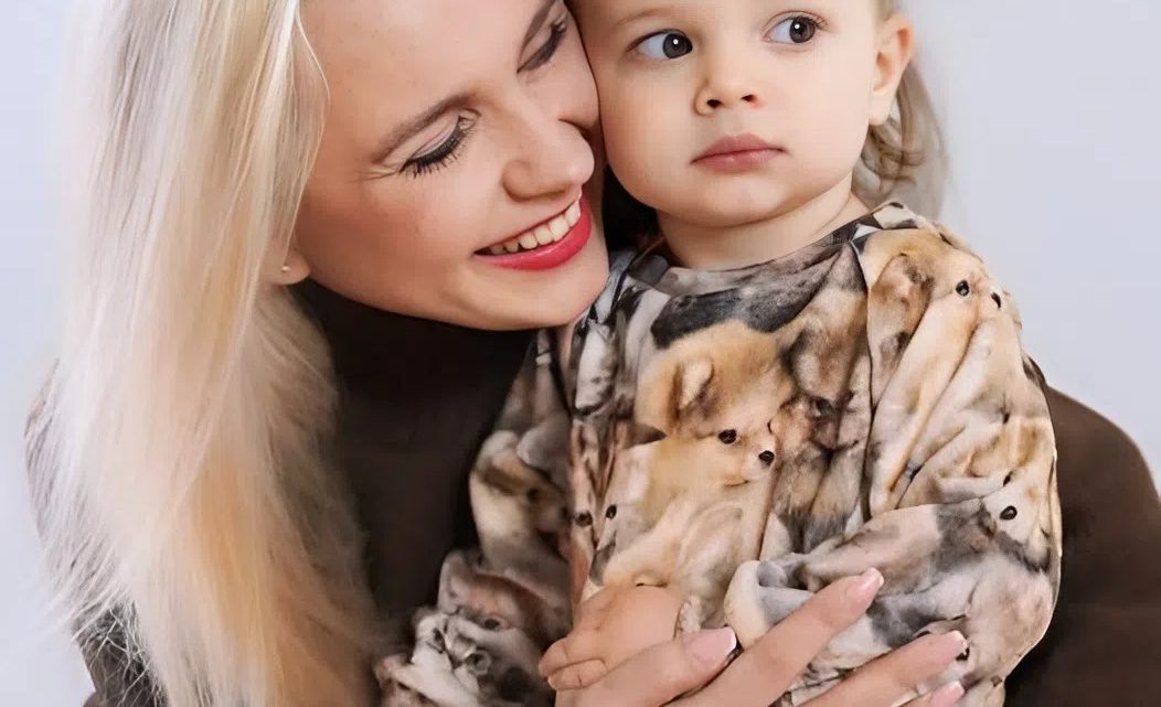 Мой антистресс. Ребрик показала фото младшей дочери в костюме с собачками