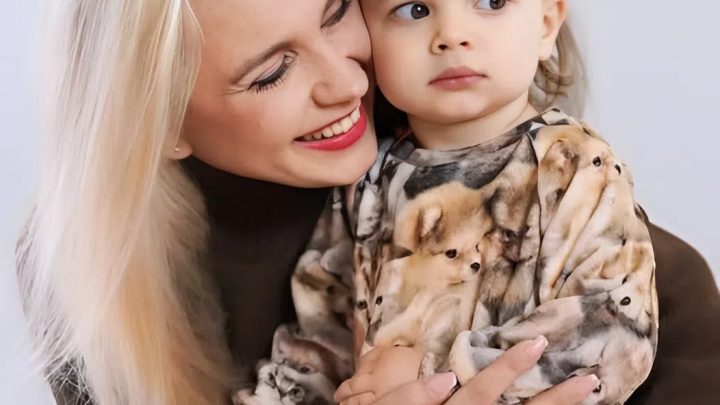Мой антистресс. Ребрик показала фото младшей дочери в костюме с собачками