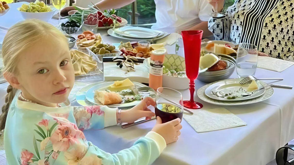 Проскурякова позволила Николаеву поцеловать себя в щечку…