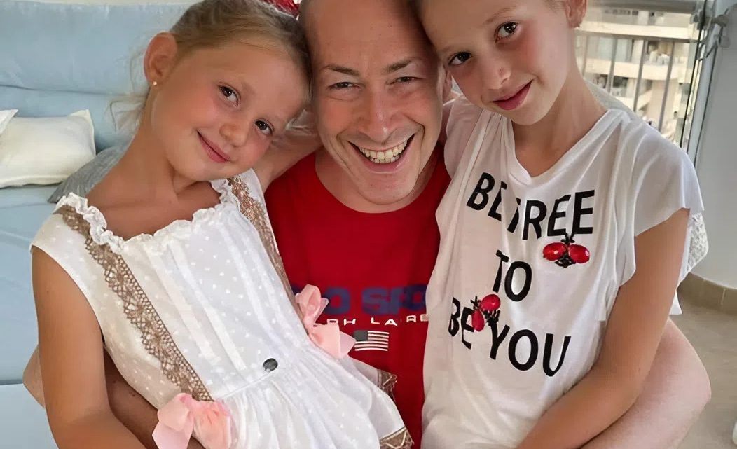 Скрываясь от мобилизации за океаном, Гордон решил продемонстрировать свой, якобы патриотизм, вырядившись в вышиванку