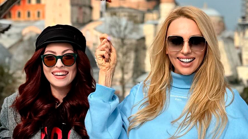 Хэллоуинская идиллия: дочь Поляковой впервые засветила мужа-иностранца